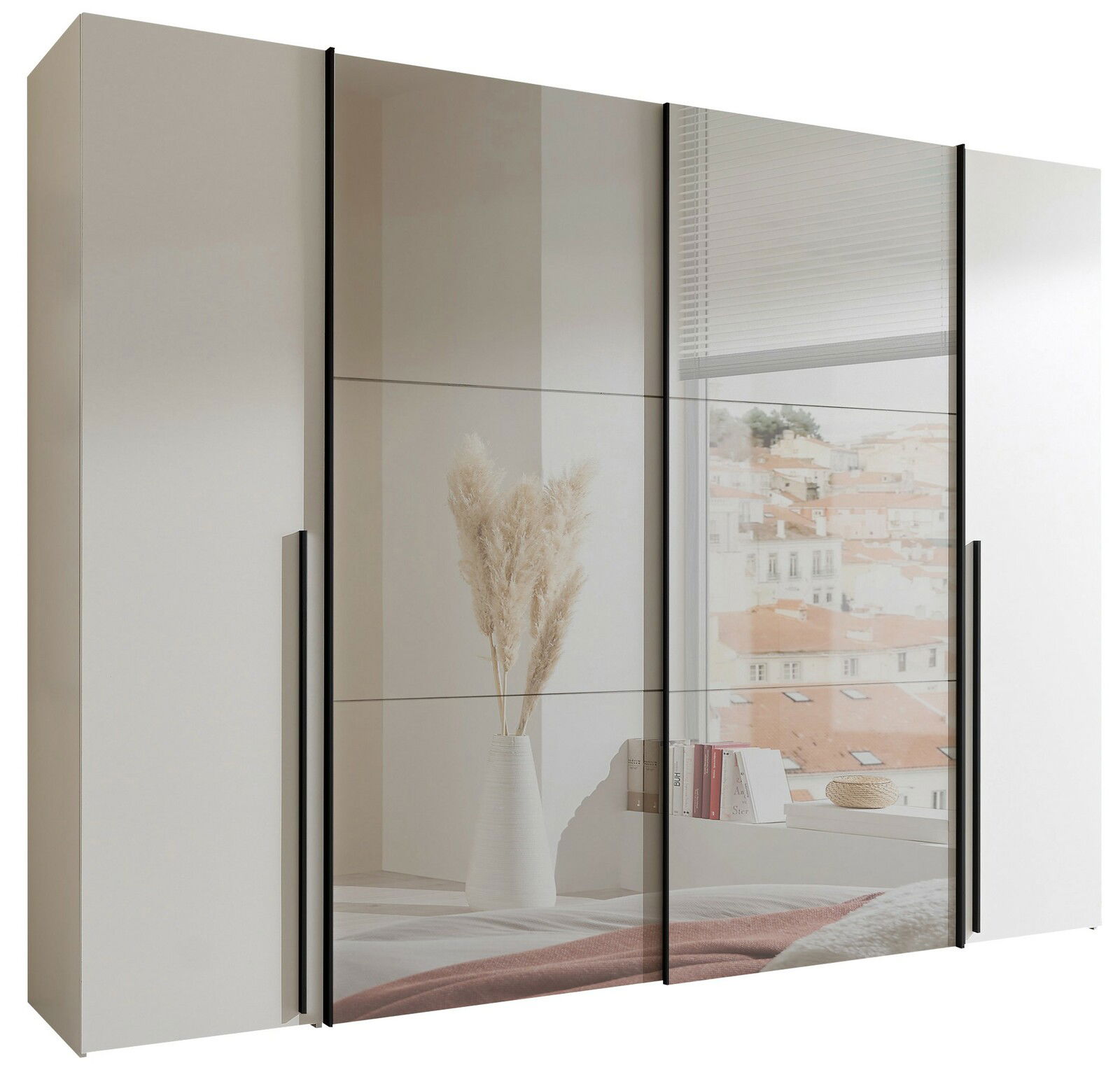 Moderner Dreh- und Schwebetürenschrank mit vier Türen, teilweise mit Spiegeln, in einer hellen Raumumgebung, seitliche Perspektive.