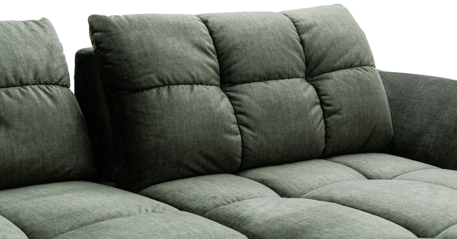 Detailaufnahme eines grauen, gepolsterten Stoffsofas mit gesteppten Sitz- und Rückenkissen, Perspektive schräg von vorne