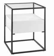 Moderner Beistelltisch mit Glasplatte und schwarzem Metallrahmen, seitliche Perspektive