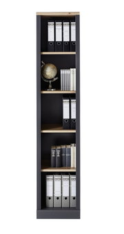 Een hoge, smalle boekenkast met meerdere vakken, gevuld met ordners, boeken en een wereldbol, afgebeeld van voren.