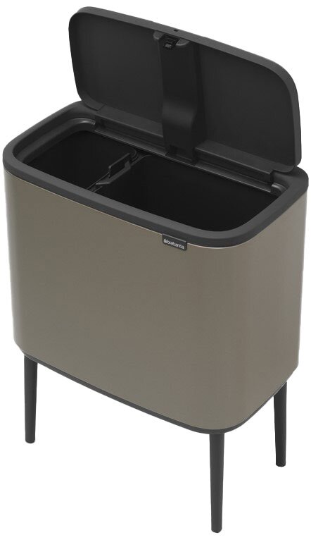 Moderner Abfalleimer mit geöffnetem Deckel, freistehend auf vier Beinen, seitliche Perspektive