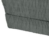 Nahaufnahme einer grauen, strukturierten Polsterung einer Recamiere, seitliche Perspektive