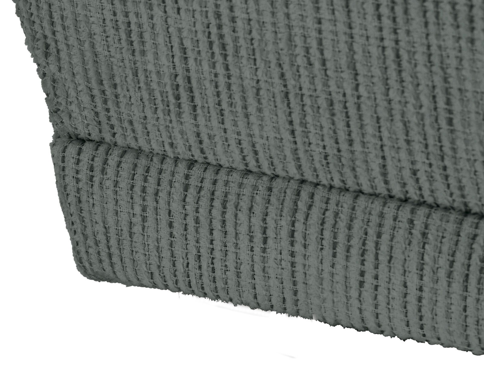 Nahaufnahme einer grauen, strukturierten Polsterung einer Recamiere, seitliche Perspektive