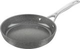 Bratpfanne mit 24 cm Durchmesser, graue Steinoptik, seitliche Perspektive