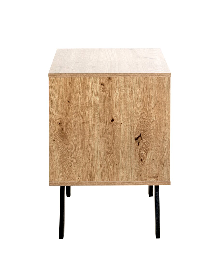Seitenansicht eines modernen Holzschranks/Sideboards mit heller Deckplatte, natürlicher Holzmaserung und schwarzen Metallbeinen vor weißem Hintergrund