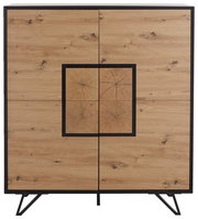 Frontale Ansicht eines Highboards aus Holz mit markanter quadratischer Musterung in der Mitte und schwarzen Metallbeinen.