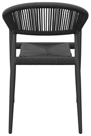 Rückansicht eines modernen, schwarzen Stapelsessels mit geflochtenem Design.