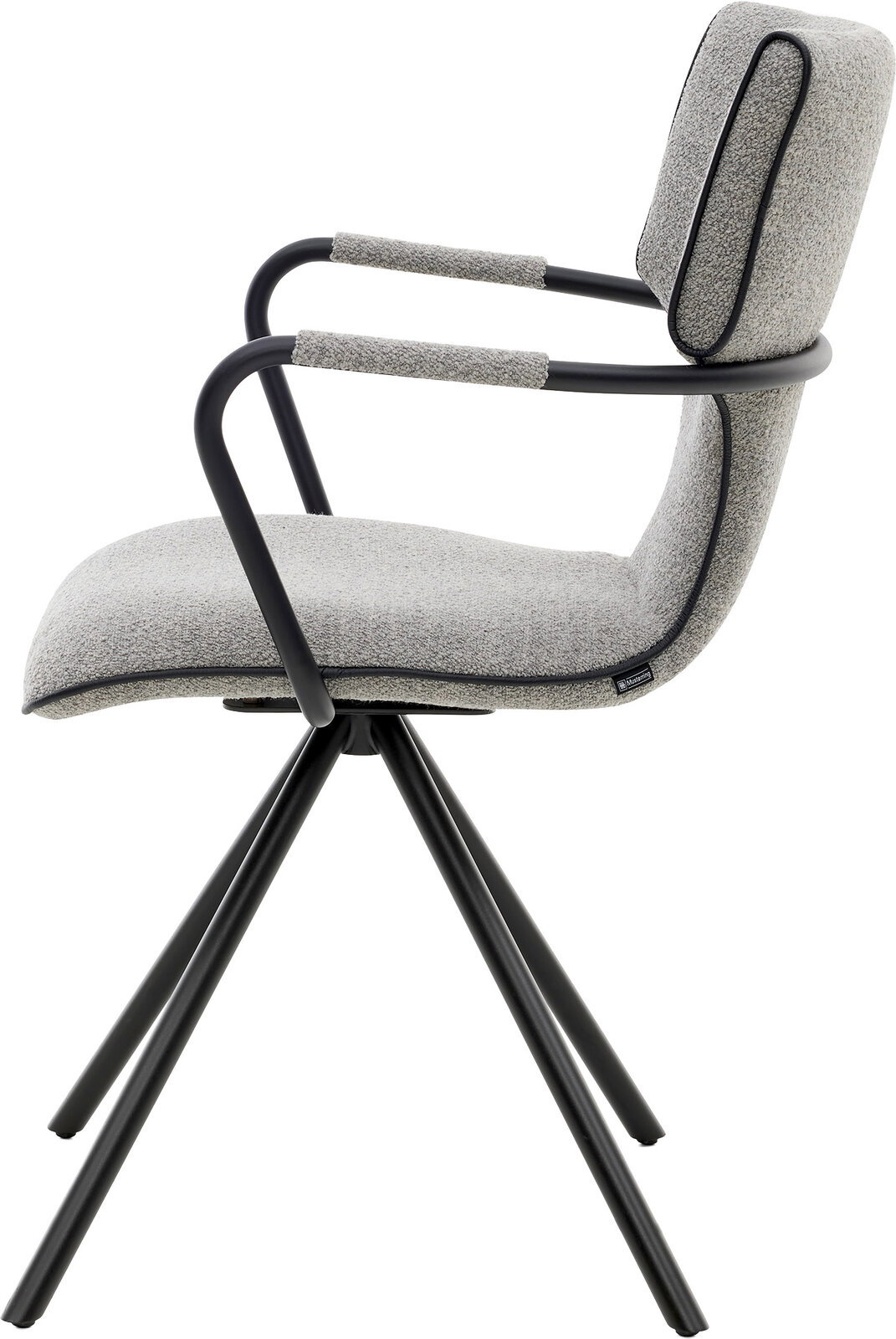 Gepolsterter Drehstuhl mit hellgrauem Bouclé-Bezug, schwarzem Metallgestell und Armlehnen, Seitenansicht (Profil) vor weißem Hintergrund