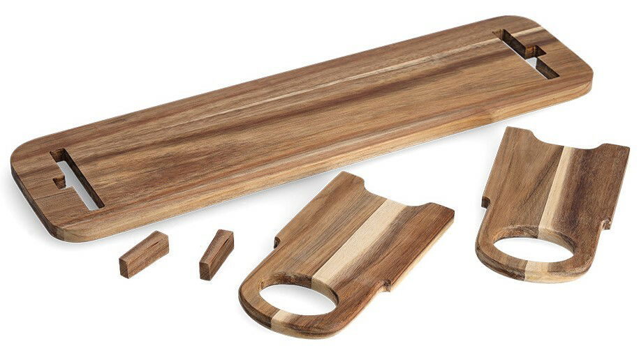Servierbrett aus Akazienholz, 59 cm lang, mit abnehmbaren Teilen, aus der Vogelperspektive fotografiert.