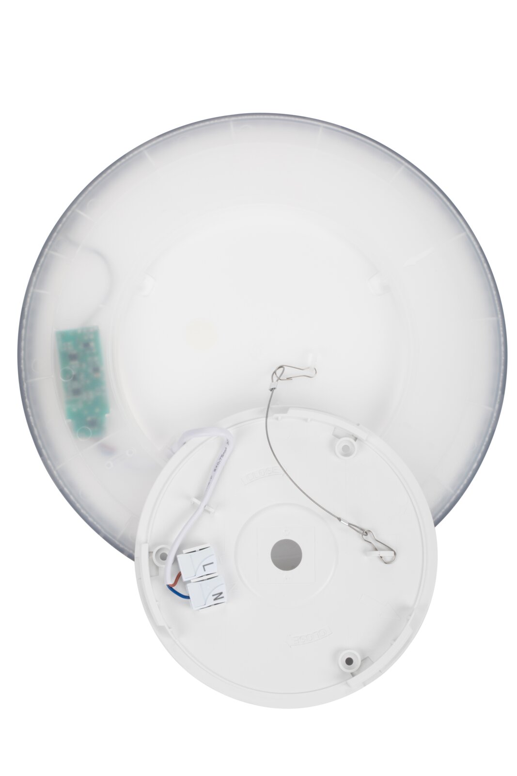 Runde LED-Deckenleuchte von unten mit sichtbarer Verkabelung und Befestigungselementen.