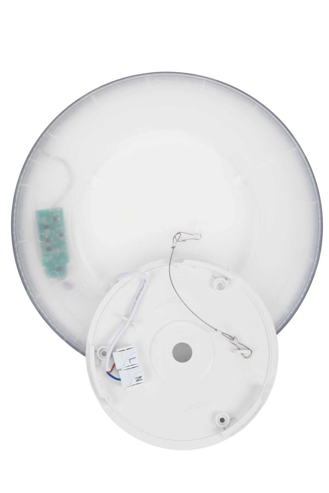 Runde LED-Deckenleuchte von unten mit sichtbarer Verkabelung und Befestigungselementen.