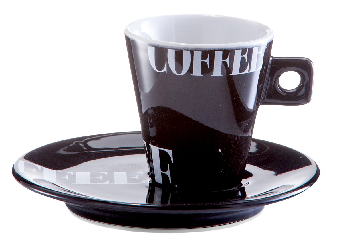 Schwarze Espressotasse mit Untertasse, seitliche Perspektive, mit weißem Schriftzug 'COFFEE'.