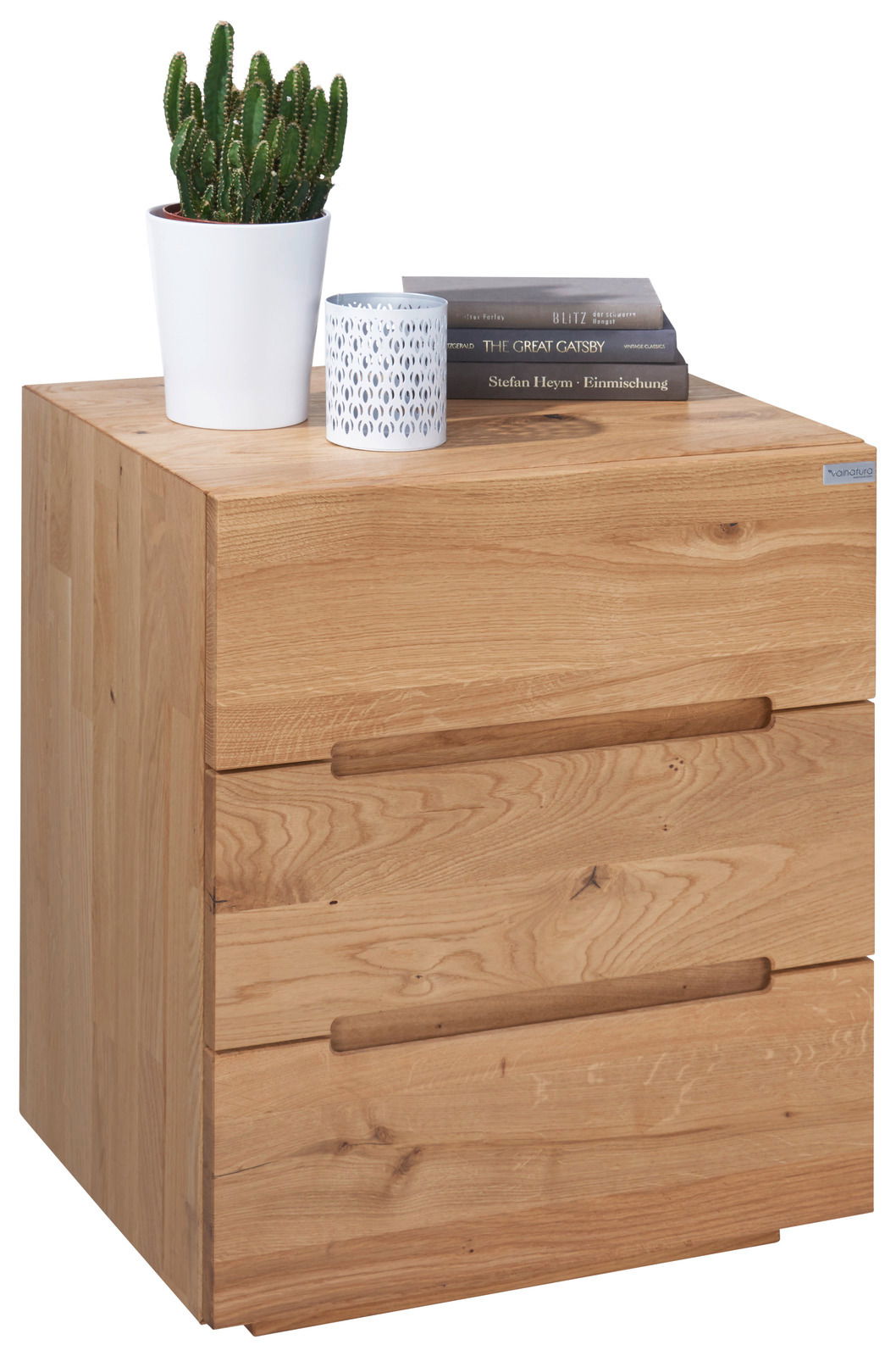 Holz-Nachtkonsole mit zwei Schubladen, dekoriert mit einem Kaktus, einer Kerze und Büchern, aus seitlicher Perspektive.