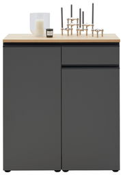 Frontale Ansicht einer modernen Kombi-Kommode in Dunkelgrau mit Holzplatte, dekoriert mit Kerzen und einem Kerzenhalter.