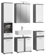 Moderne Badkombination mit Beleuchtung, bestehend aus einem Spiegelschrank, einem Waschbeckenunterschrank, einem hohen Schrank und einem kleinen Schrank, in Frontansicht.