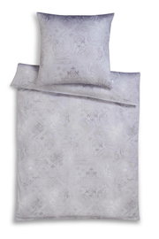 Bettwäsche-Set aus Jersey-Baumwolle in der Größe 155x220 cm mit elegantem, dezentem Muster in Grau, aus der Vogelperspektive fotografiert.