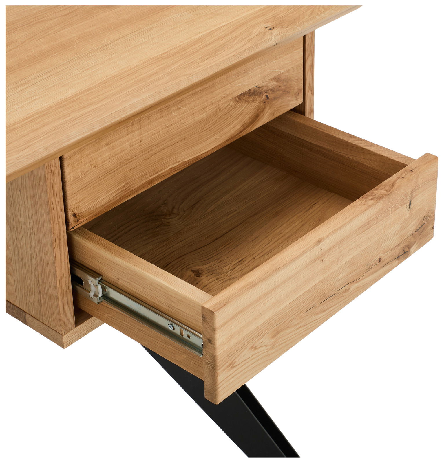Nahaufnahme eines Schreibtisches aus Holz mit geöffneter Schublade, seitliche Perspektive