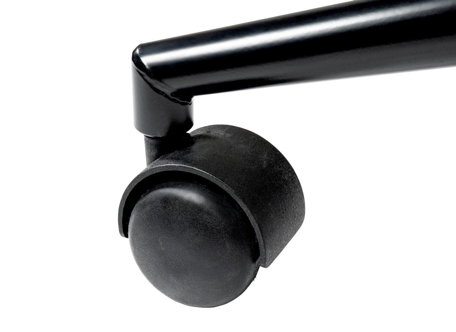 Nahaufnahme einer schwarzen Stuhlrolle des Drehstuhls Novel DANNY