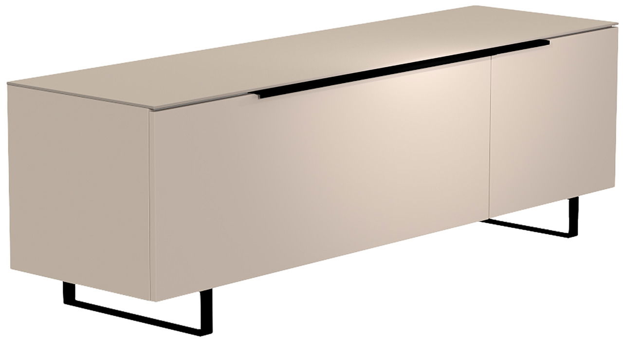 TV-Lowboard in modernem Design, seitliche Perspektive, mit hellen Fronten und schwarzen Metallfüßen.