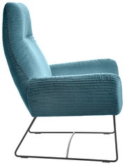 Moderner Sessel mit blauem, geripptem Stoffbezug und schlankem Metallgestell, Seitenansicht