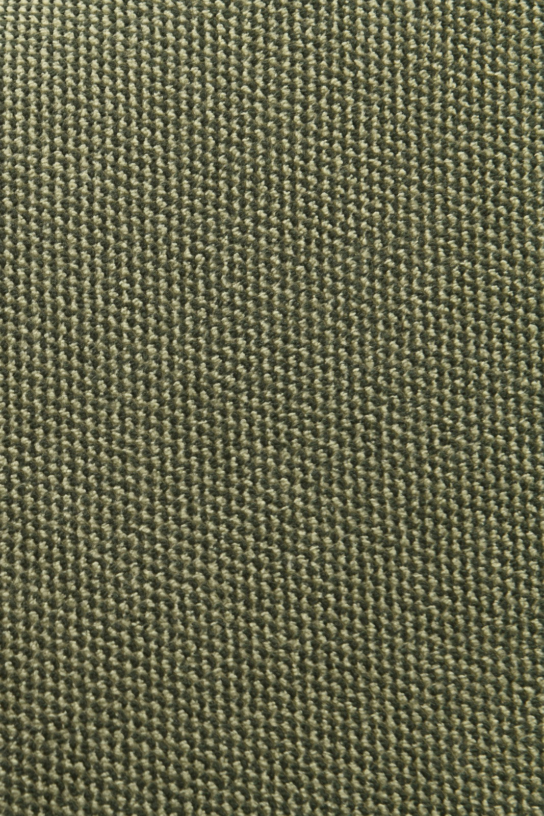 Nahaufnahme eines grünen Stoffes mit grober Webstruktur, von oben betrachtet