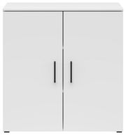 Weiße Kommode mit zwei Türen und schwarzen Griffen, frontale Ansicht