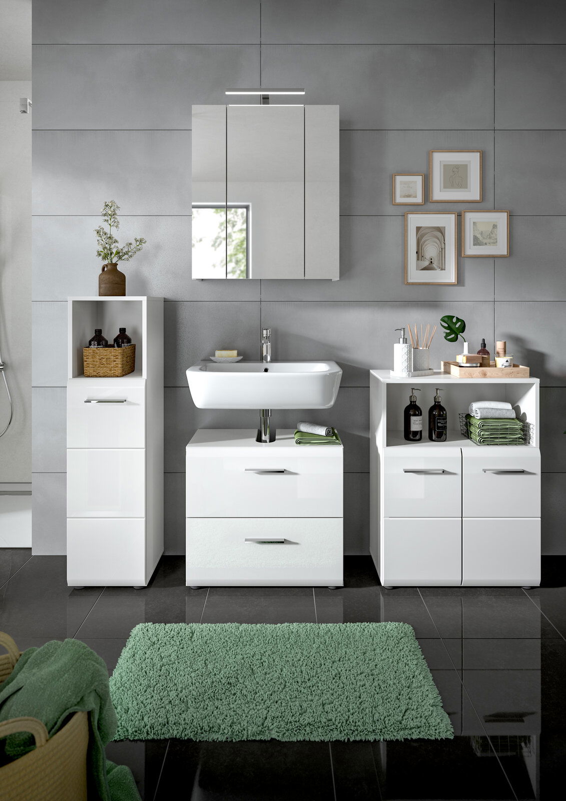 Moderner weißer Standschrank im Badezimmer, frontal fotografiert, mit integriertem Waschbecken und Stauraum.