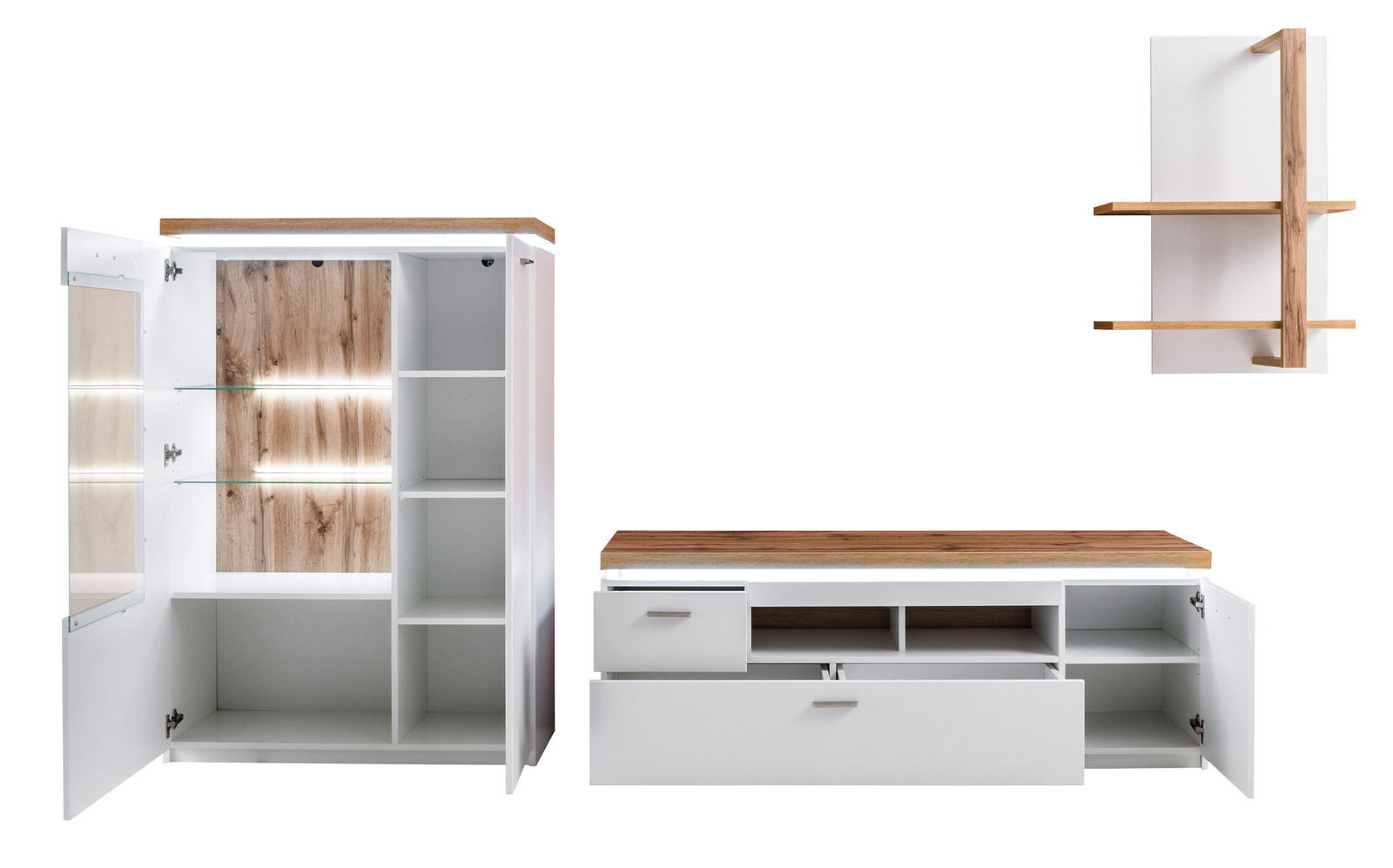 Wohnkombination mit weißem Korpus und Holzoberflächen, bestehend aus einem Schrank mit Glastüren, einem TV-Board mit Schubladen und einem Wandregal. Frontale Perspektive.