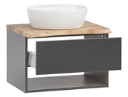 Waschtisch-Set mit weißem Aufsatzwaschbecken auf einer Holzplatte und grauem Unterschrank, seitliche Perspektive