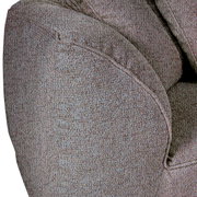 Nahaufnahme der Armlehne eines Big Sofas ROMANTICO in grauem Stoffbezug.