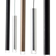 Nahaufnahme von vier hängenden, zylindrischen LED-Leuchten in verschiedenen Farben: Schwarz, Silber, Bronze und Schwarz, aus seitlicher Perspektive.