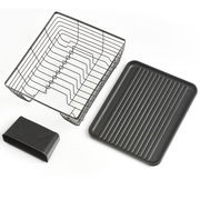 Geschirrabtropfständer Set bestehend aus einem Drahtgestell, einer Abtropfschale und einem Besteckhalter, aus der Vogelperspektive fotografiert.