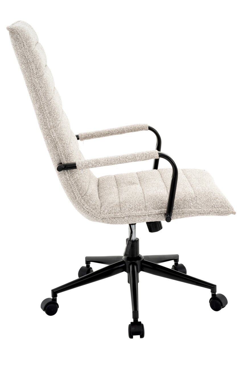 Seitenansicht eines modernen Drehstuhls mit gepolstertem Stoffbezug und schwarzen Armlehnen auf einem schwarzen Rollfuß.