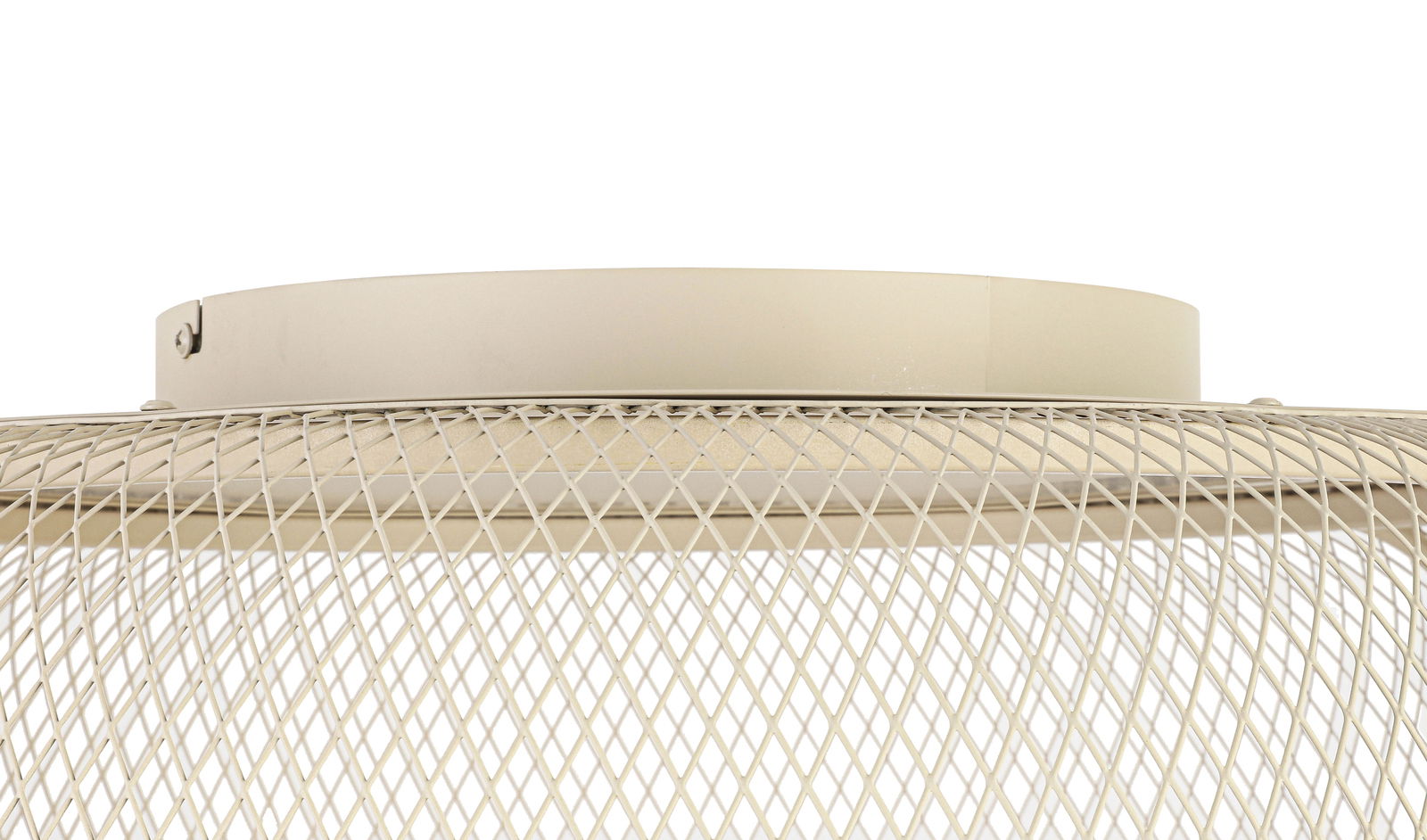 Nahaufnahme einer LED-Deckenleuchte mit einem Gitterdesign, seitliche Perspektive