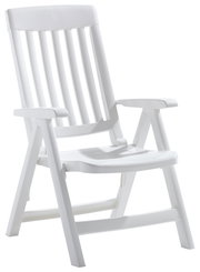 Weißer Klappsessel aus Kunststoff, seitliche Perspektive