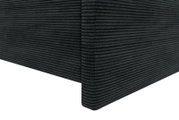 Nahaufnahme einer Ecke eines Boxspringbetts mit dunkelgrauem, geripptem Stoffbezug, seitliche Perspektive