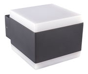 LED-Außenwandleuchte in kubischer Form, seitliche Perspektive