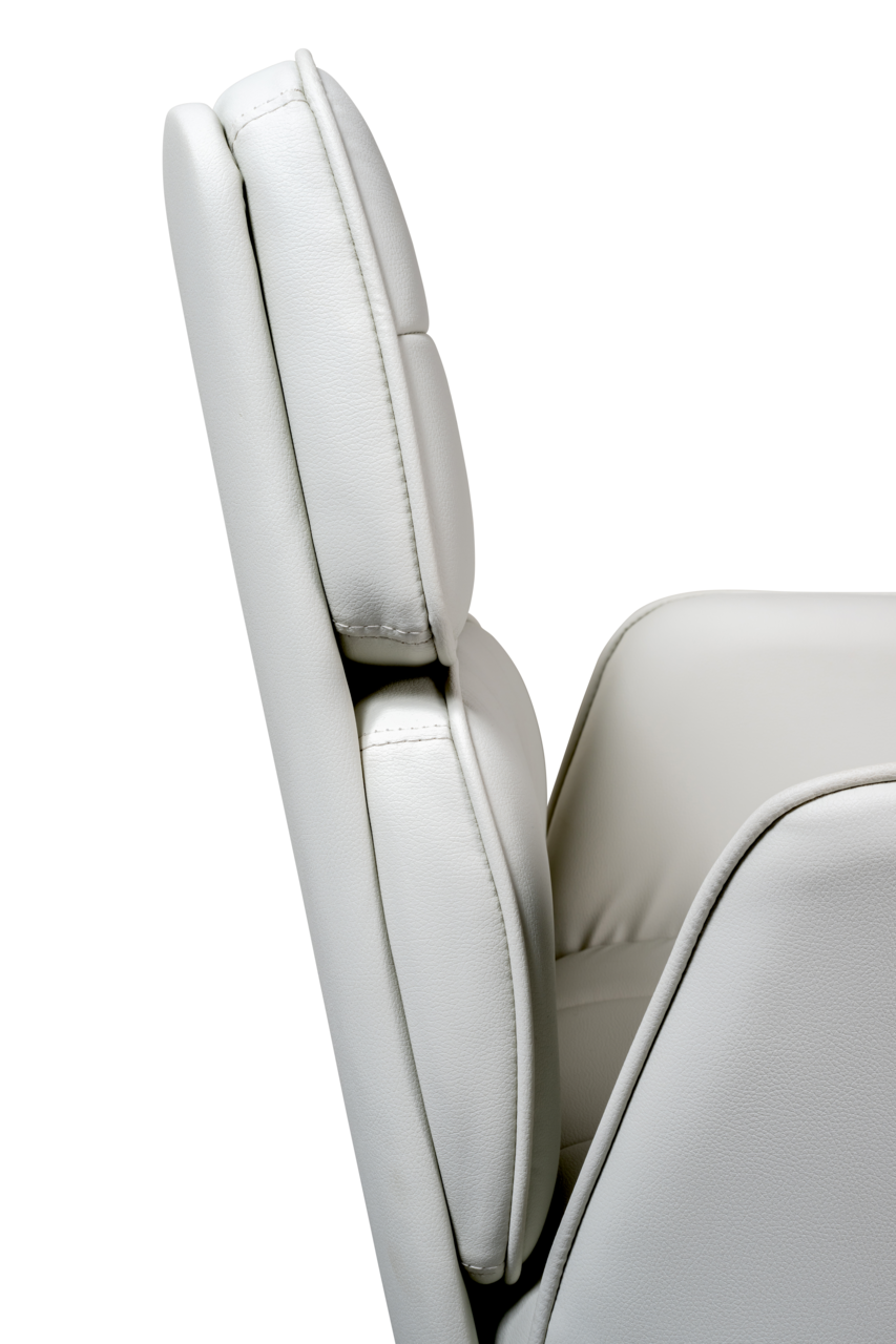 Seitliche Ansicht eines weißen Drehstuhls mit gepolsterter Rückenlehne.