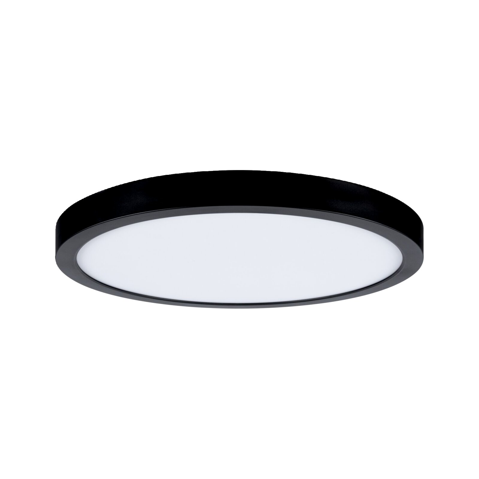 Runde, flache LED-Deckenleuchte mit schwarzem Rahmen und opaler Abdeckung, freigestellt auf weißem Hintergrund, in leichter Untersicht/Schrägansicht von unten.