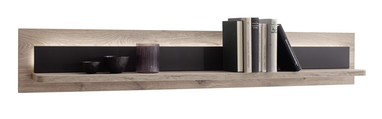 Zurbrüggen Wandboard MODENA Modernes Wandregal in Eichenoptik mit schwarzer Rückwand und Ablage, dekoriert mit Büchern, Schalen und geriffeltem Glas, Frontansicht.