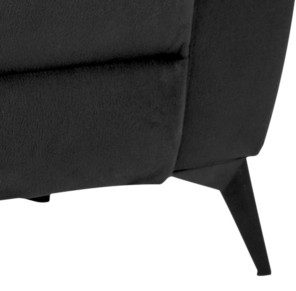 Nahaufnahme eines schwarzen Sofas mit Metallbeinen, seitliche Perspektive