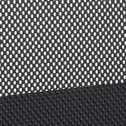 Nahaufnahme des Netzgewebes eines Drehstuhls aus seitlicher Perspektive