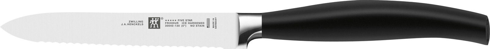 Seitliche Ansicht eines Messers aus der Serie Zwilling J.A. Henckels Five Star mit schwarzem Griff und gezahnter Klinge.