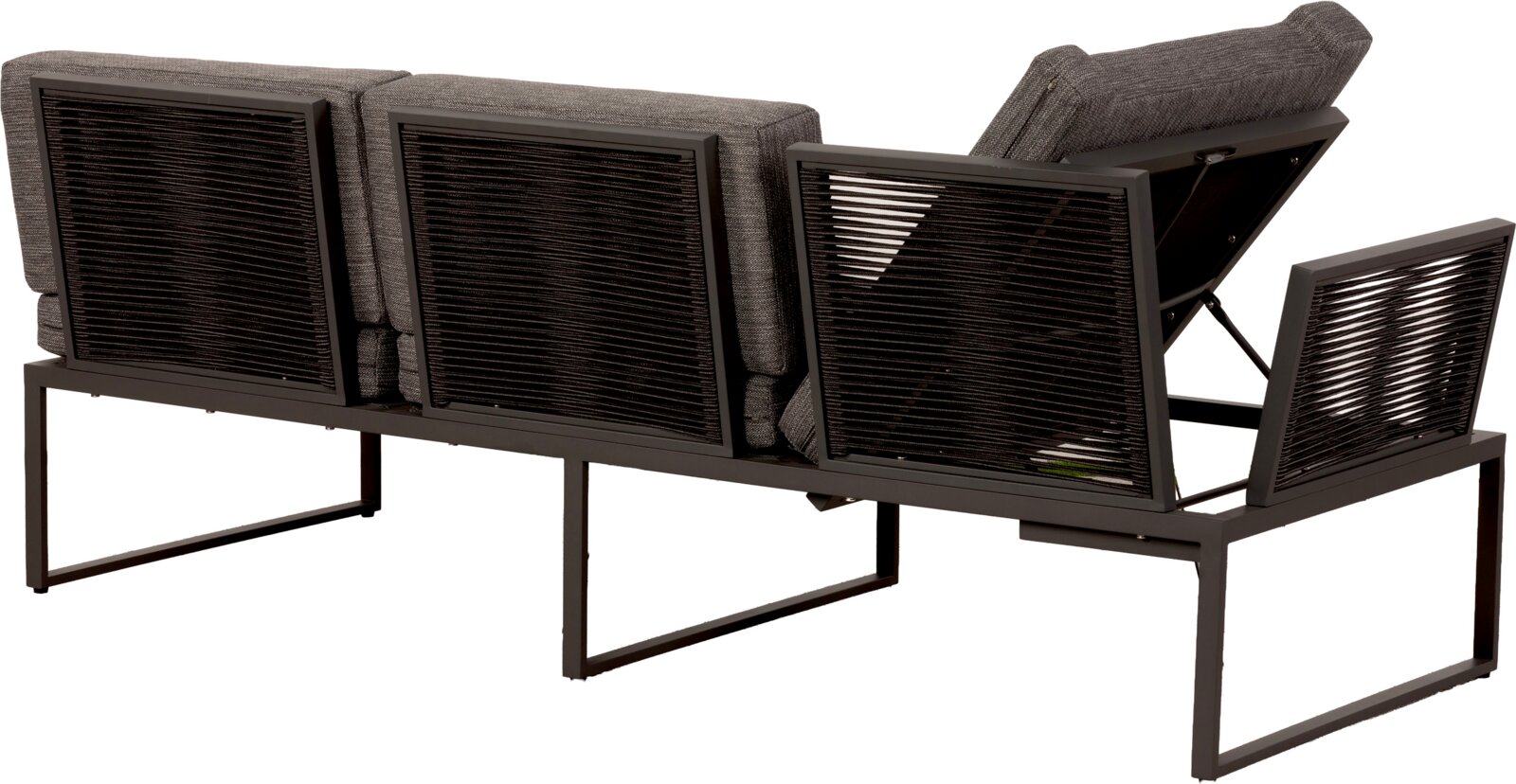Modernes Outdoor-Loungesofa mit schwarzem Metallrahmen, seitlichen Paneelen in Seiloptik und grauen Polstern; Perspektive: seitliche Rückansicht in leichter Schrägansicht, mit aufgeklappter Sitz-/Rückenfläche
