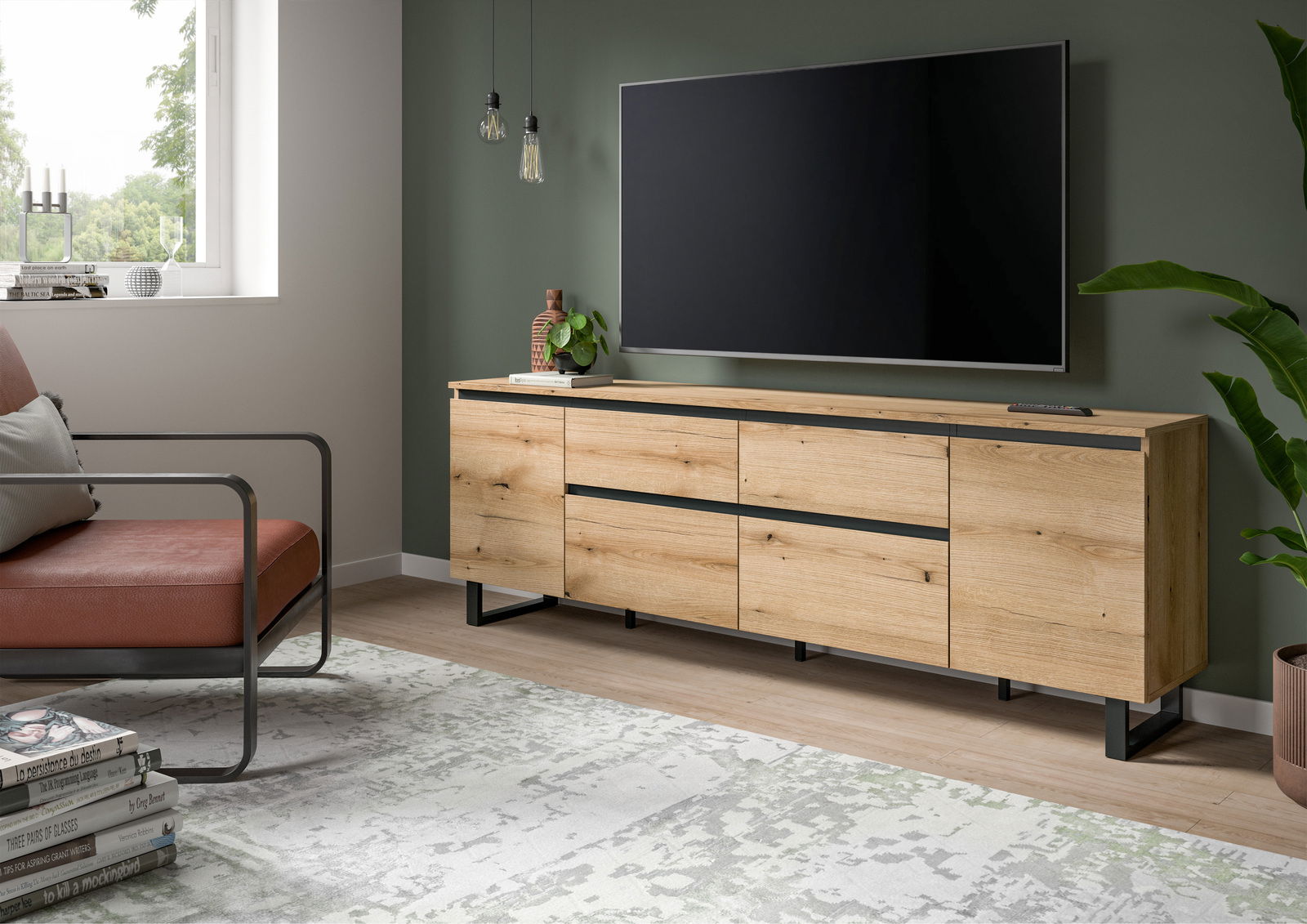 Modernes Lowboard aus Holz mit Metallbeinen, frontal fotografiert in einem stilvoll eingerichteten Wohnzimmer mit grünem Akzent an der Wand.