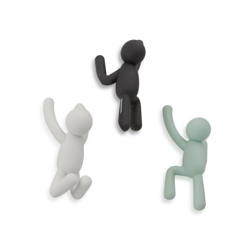 Zurbrüggen Buddy Wandhaken Multicolor Drei bunte Wandhaken in Form von kletternden Figuren, aus der Vogelperspektive betrachtet.