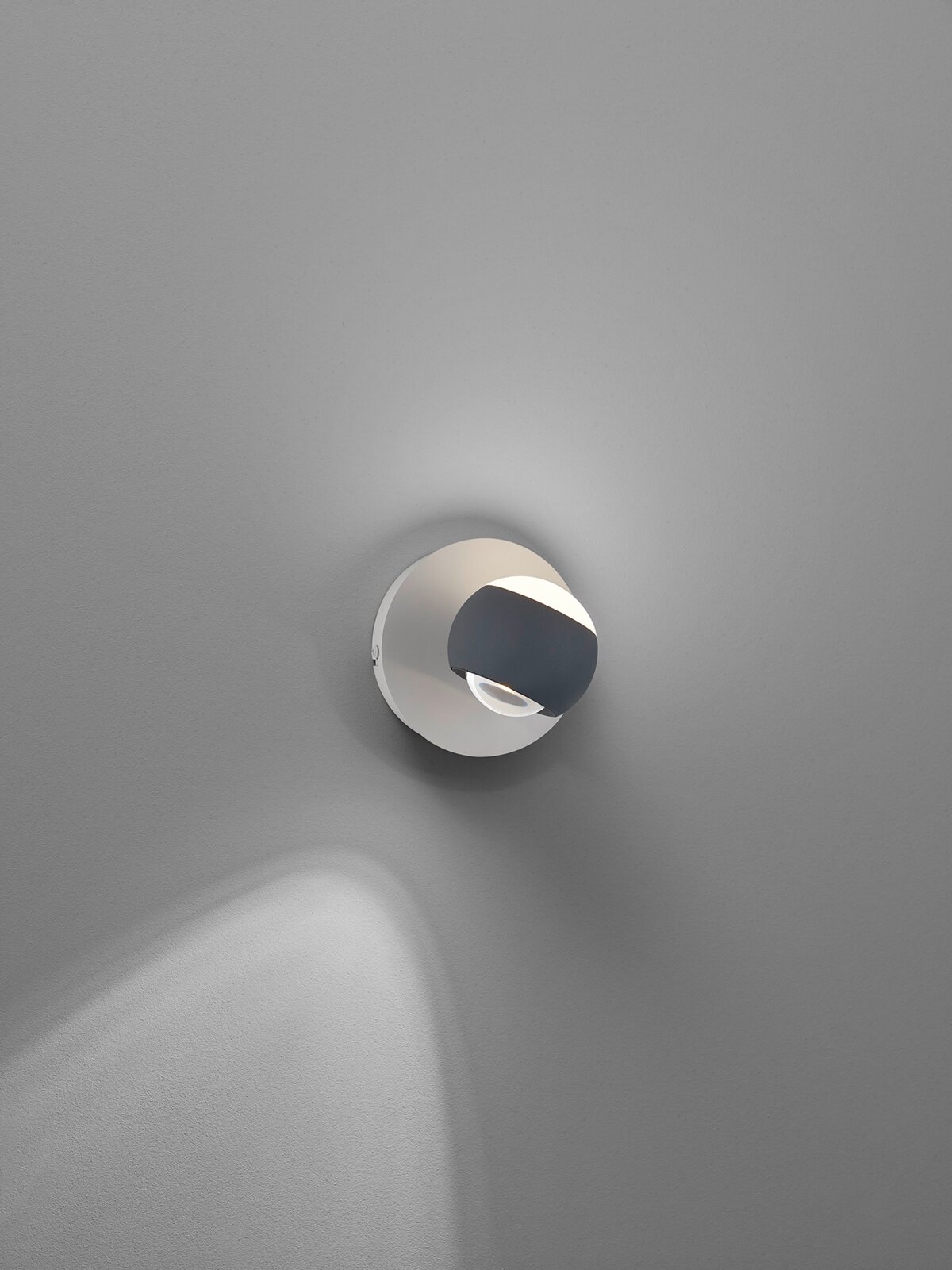 Musterring Wandleuchte CANNON Moderne Wandleuchte mit rundem Design, seitliche Perspektive