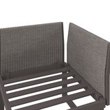 Nahaufnahme eines Sessels mit grauem Stoffbezug und Holzrahmen, seitliche Perspektive