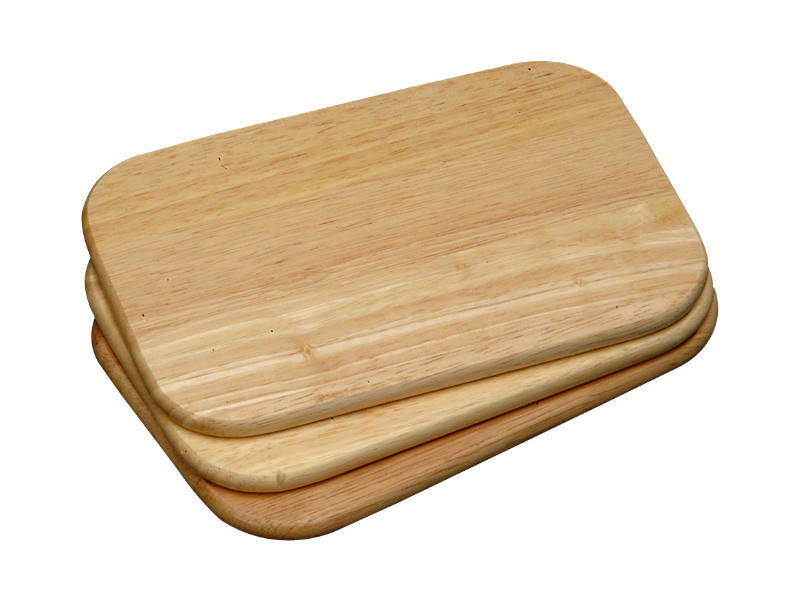 Drei übereinander gestapelte Frühstücksbrettchen aus Holz, Perspektive von oben