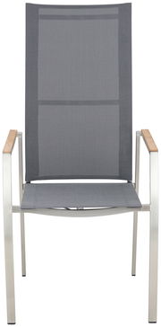 Moderner Gartensessel mit grauem Textilgewebe und Armlehnen aus Holz, Frontalansicht